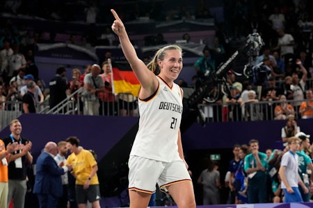 Olympia 2024: Deutsche Basketballerin Svenja Brunckhorst vergoldet ihr Karriereende