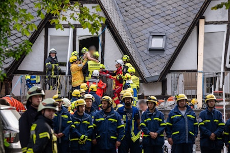 Hoteleinsturz in Kröv in Rheinland-Pfalz: Zwei Tote in Trümmern, Bauarbeiten vor Einsturz