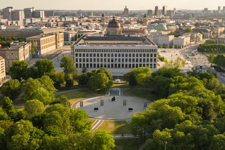 Messerangriff in Berlin-Mitte: Zwei Menschen ausgeraubt und verletzt