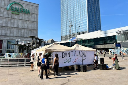 Protest am Alexanderplatz: „Unser Ziel ist es, Afghanistan Hoffnung zu schenken“