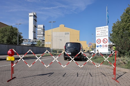 Chemiepark Leuna in Sachsen-Anhalt: Explosion und Feuer