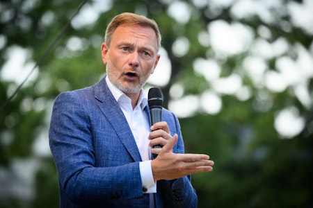 Ließ Christian Lindner FDP-Werbung mit Steuergeld bezahlen? Die Linke spricht von Rücktritt