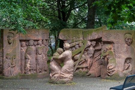 Berlin-Mitte: Rosenstraßen-Denkmal mit antisemitischen Sprüchen beschmiert