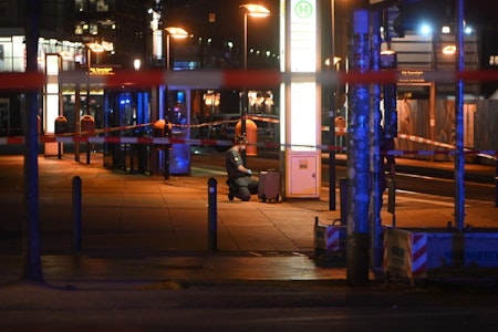 Alexanderplatz in Berlin-Mitte: Verdächtiger Koffer - Polizeieinsatz