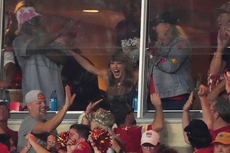 Taylor Swift bejubelt Auftaktsieg der Kansas City Chiefs gegen Baltimore