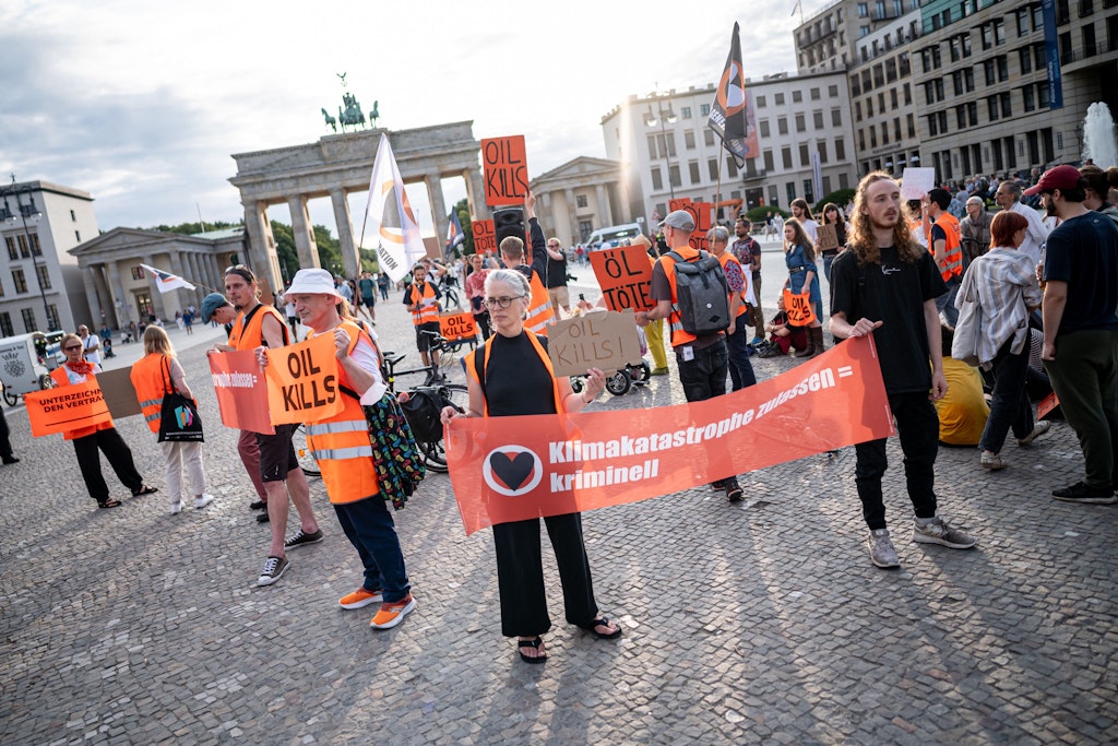 Letzte Generation am Brandenburger Tor: Protest mit Sandsäcken am Donnerstag