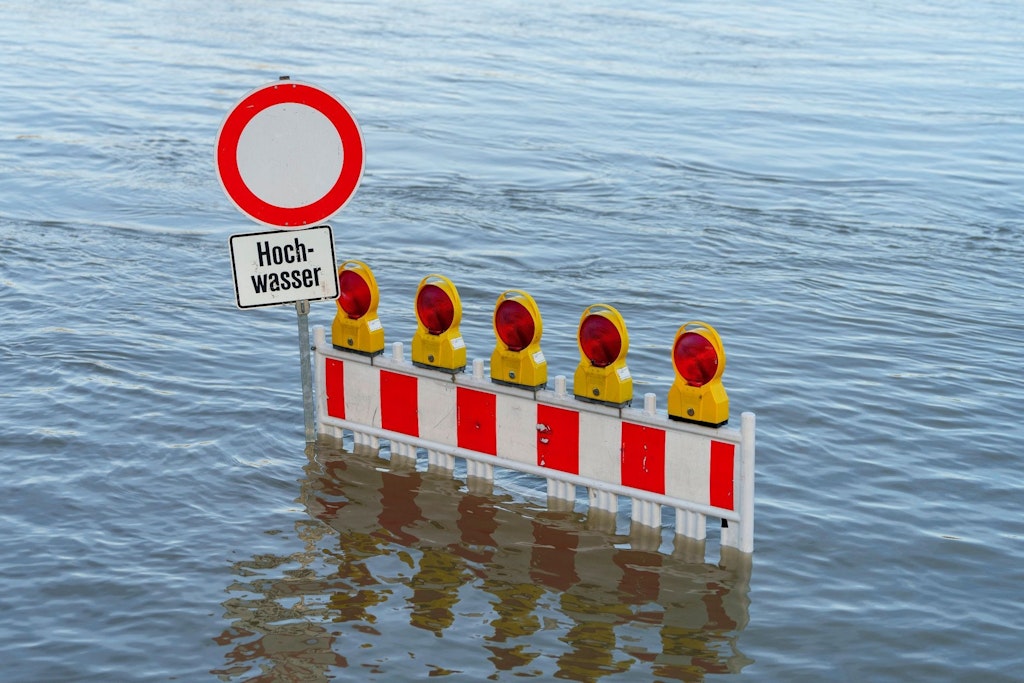 Osteuropa versinkt im Hochwasser, doch im Westen ist Umweltschutz kein Thema mehr