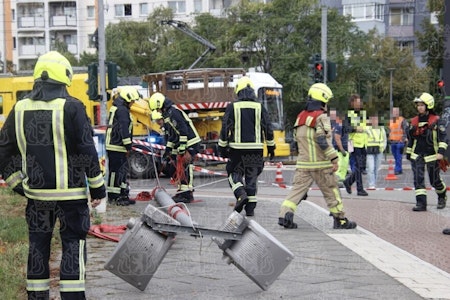 Hohenschönhausen: Wasserrohrbruch und Staus – Feuerwehr legt Laterne um