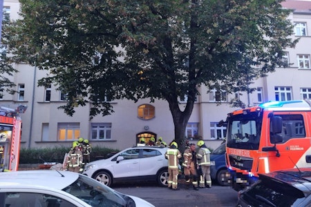 Brand in der Trelleborger Straße in Pankow: Mieter springt aus Fenster – 12 Verletzte