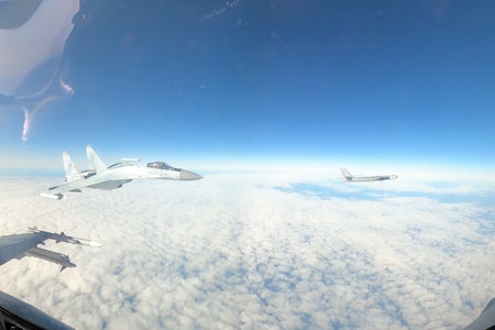 Beinahe-Kollision von russischem Kampfjet mit US-F-16: Video