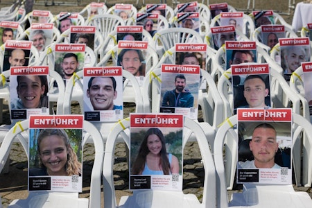 Berlin-Mitte: Bebelplatz wird ab heute wieder zum „Platz der Hamas-Geiseln“