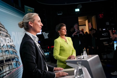 Einig bei Ukraine, Zwist bei Ausländern: So lief das TV-Duell Weidel gegen Wagenknecht