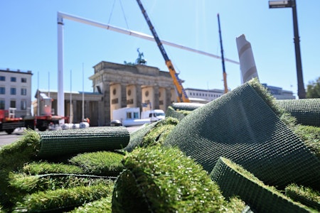 Nachhaltigkeitsfiasko beim Berliner Senat: Ein Großteil des EM-Kunstrasens wird eingeschmolzen