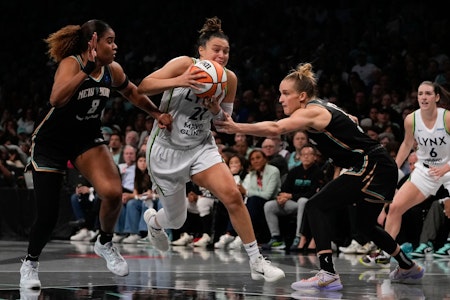 Wie Dirk Nowitzki: Leonie Fiebich und Nyara Sabally auf dem Basketball-Olymp