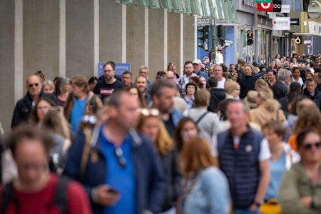 Feiertag heute in Brandenburg: Berliner Einkaufsstraßen werden voll