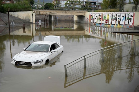 Unwetter in Spanien überflutet nun auch Barcelona – Dutzende Flüge gestrichen