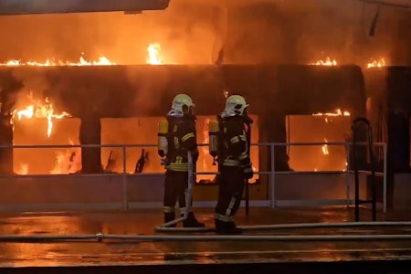 Nach Zugbrand in Ahrensfelde: Polizei sucht Zeugen – und vermutet Brandstiftung