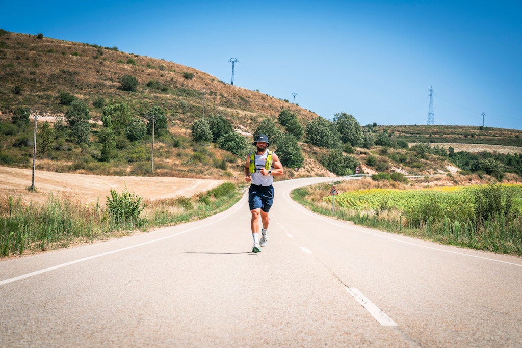 Wie Arda Saatçi als jüngster Ultramarathonläufer der Welt 3000 Kilometer von Berlin nach New York l…