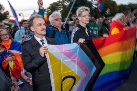 Streit um Regenbogenflagge: Neubrandenburg bekennt sich zu Weltoffenheit und Toleranz