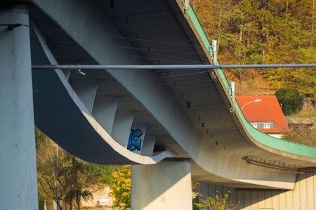 Einsturzgefahr wegen Trump und Scholz! Diese Brücke hat ein zerrissenes Herz