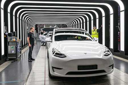 Neue Zahlen: Tesla produzierte 2024 nur 20.000 Elektroautos mehr als BYD – Aktie fällt