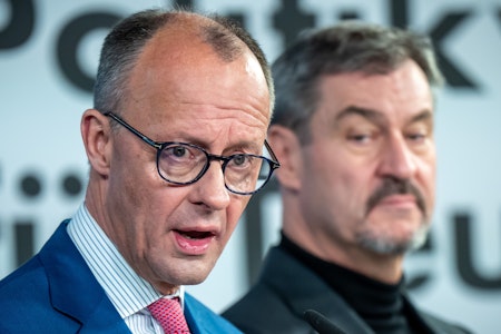 „Eindeutig verfassungswidrig“: Experte zu den Migrations-Forderungen von CSU und Merz