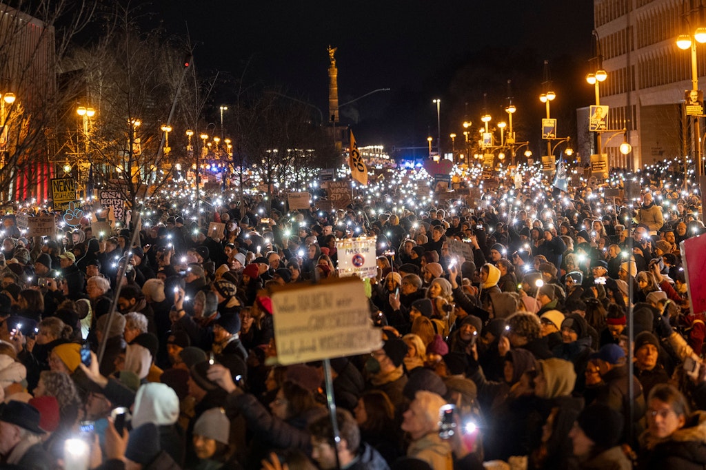 Deutsche haben mehr Angst vor politischem Extremismus als vor Klimawandel