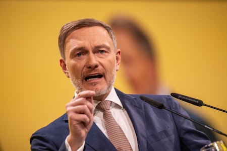 FDP-Chef Lindner zu Massenprotesten: „AfD macht man nicht klein mit Lichterketten“