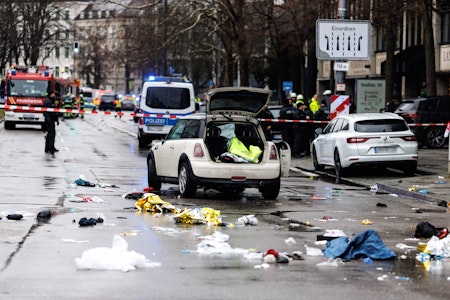 München: Auto rast in Verdi-Kundgebung – Verdächtiger soll islamistischen Post abgesetzt haben