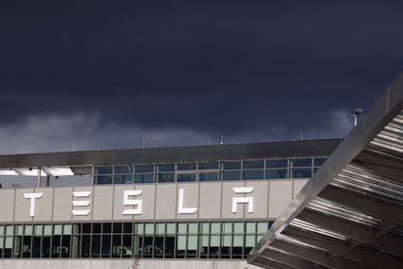 Brandanschlag in Marzahn: Linksextreme bekennen sich - Protest gegen Tesla