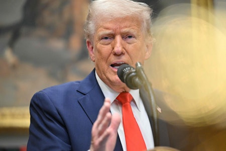 Trump: 25-Prozent-Zölle auf Importe aus Mexiko und Kanada treten Dienstag in Kraft