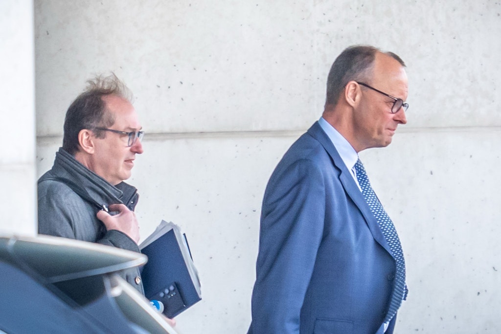 Wir haben ChatGPT und Deepseek gefragt: Wohin führt uns Merz’ Schulden-Plan?