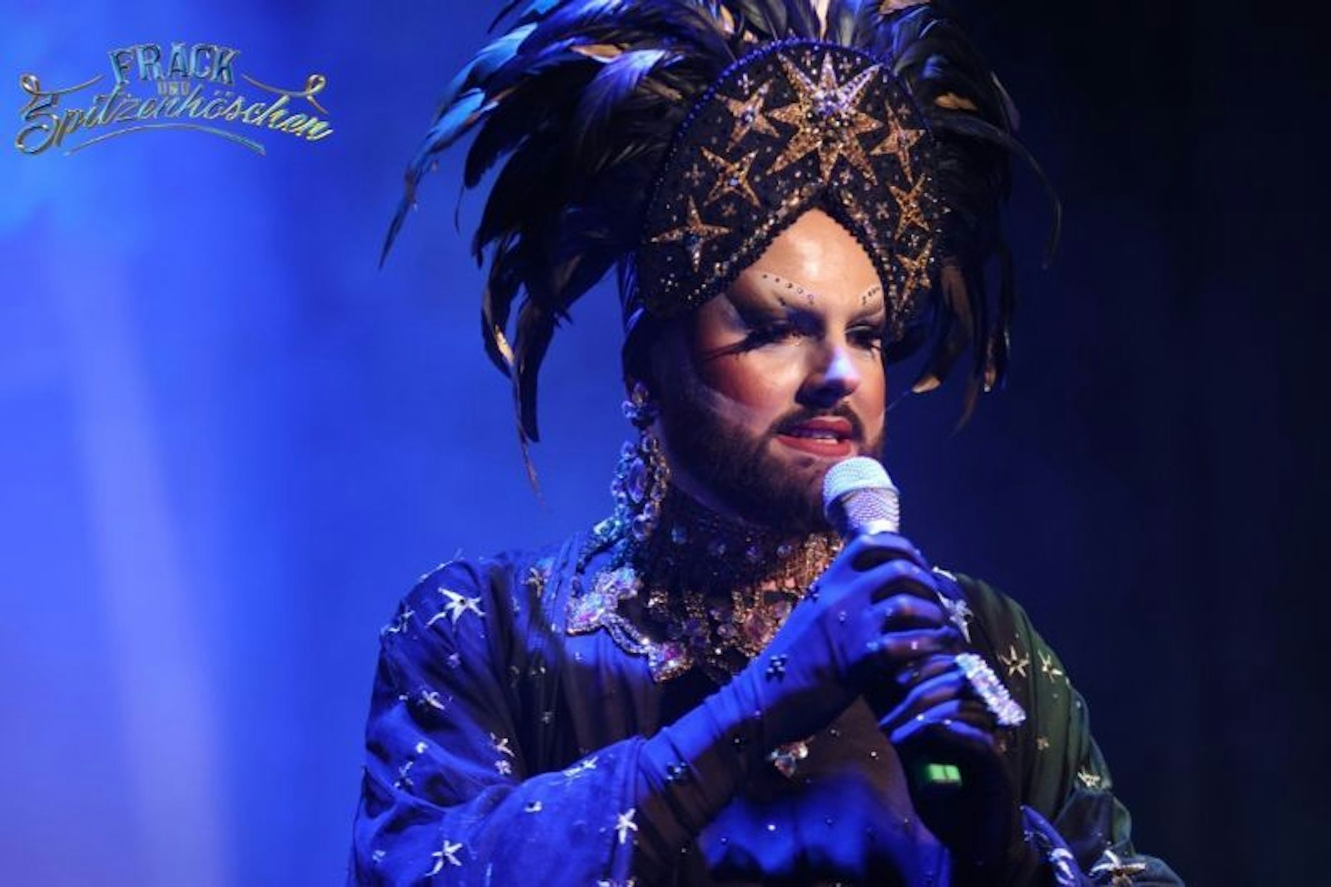 Scham war gestern – heute wird gefeiert, was echt ist. Ob queer, wild oder zaghaft – Liebe ist immer ein Spektakel.