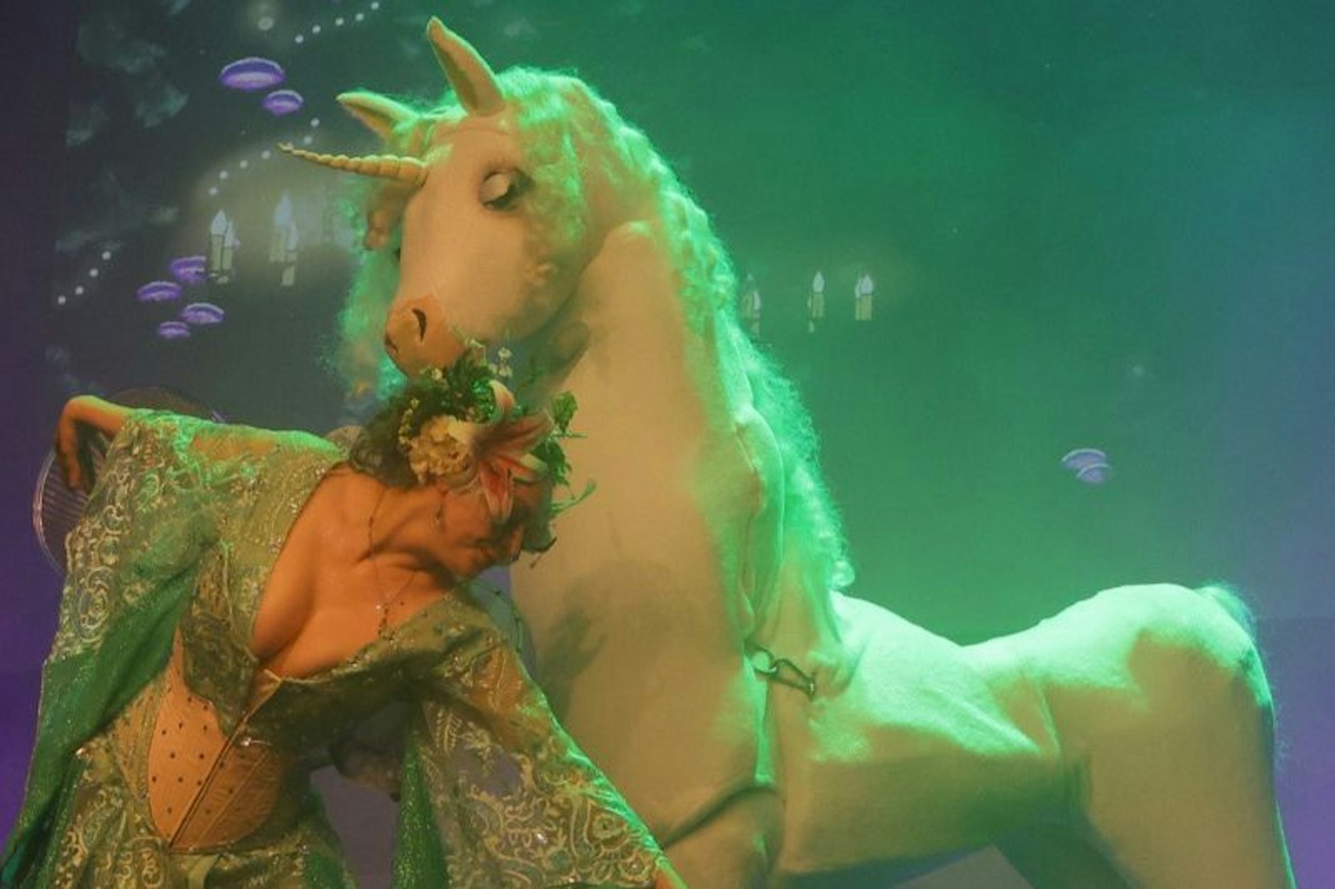 Immer dabei: Die grüne Fee – La Fée verte – und das Einhorn.