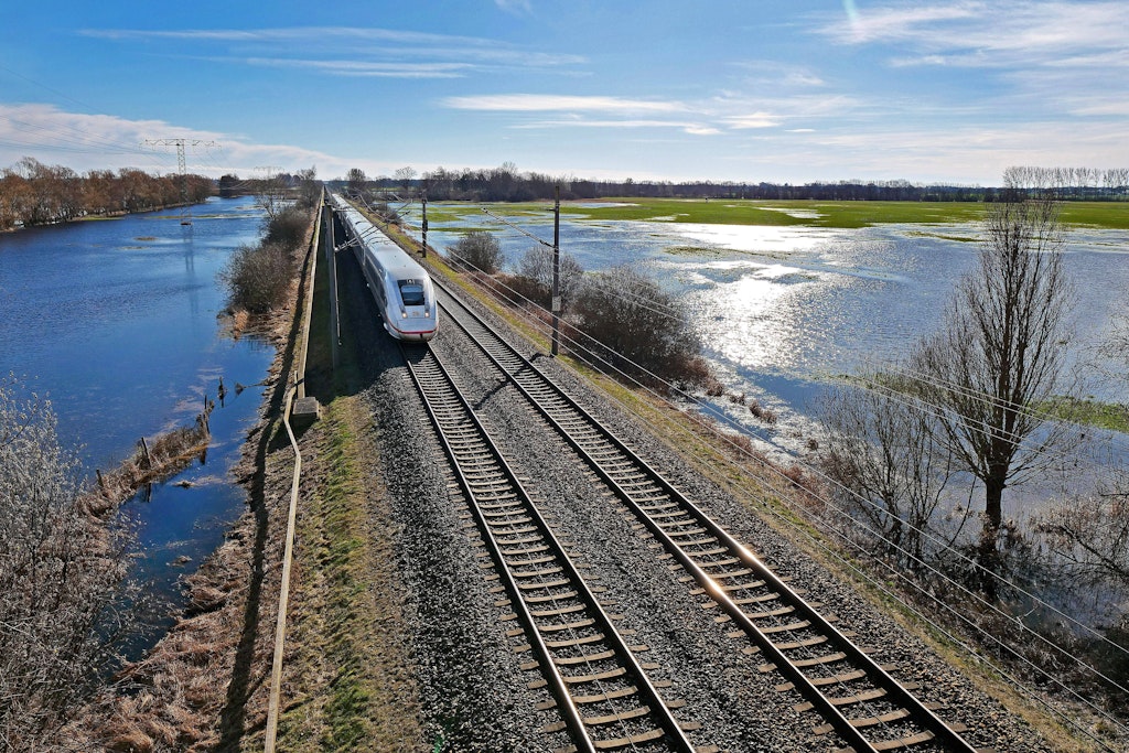 Bahnstrecke Berlin - Hamburg: Kurz vor der Sperrung sucht die Bahn noch nach Baufirmen