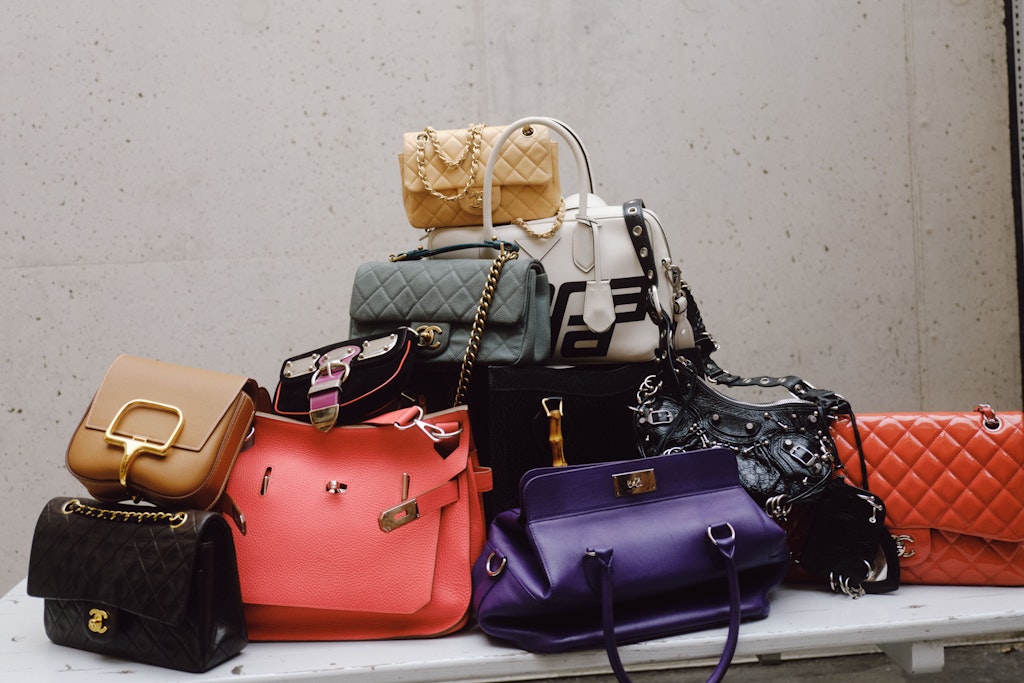 Kleid von Versace, Tasche von Chanel: Berlins Szenegrößen zeigen uns ihre Vintage-Funde