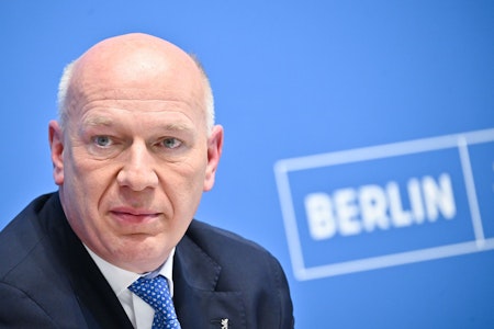 Für diesen Satz erntet Kai Wegner Spott: „Die Verwaltungsreform ist eine historische Chance für Ber…