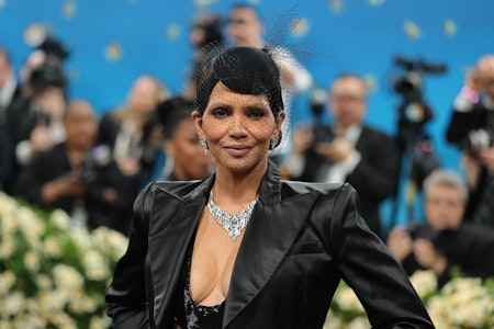 „Halle Berry in der Abwärtsspirale“: Sex- und Nacktauftritte irritieren Fans und Medien
