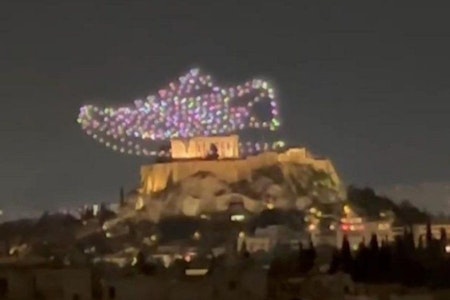 Adidas-Werbeaktion mit Drohnen über der Akropolis löst Shitstorm aus