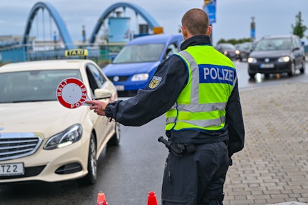 Bundespolizist fordert klare Linie für illegale Flüchtlinge: „Grundversorgung ja – aber kein Komfor…