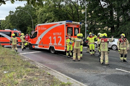 Schwerer Unfall auf dem Siemensdamm in Spandau: Verletzte