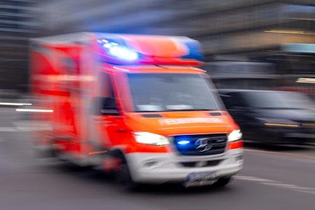 Unfall in Mitte: Mann stirbt bei Zusammenstoß mit Transporter