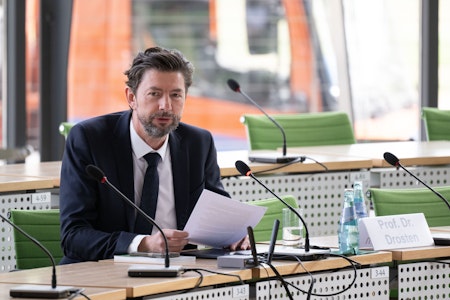 Christian Drosten im Corona-Ausschuss im sächsischen Landtag: Aussage sorgt für Gelächter