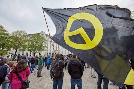 Ausreiseverbot für rechtsextreme Aktivisten der Identitären Bewegung: Polizei stoppt Gruppe