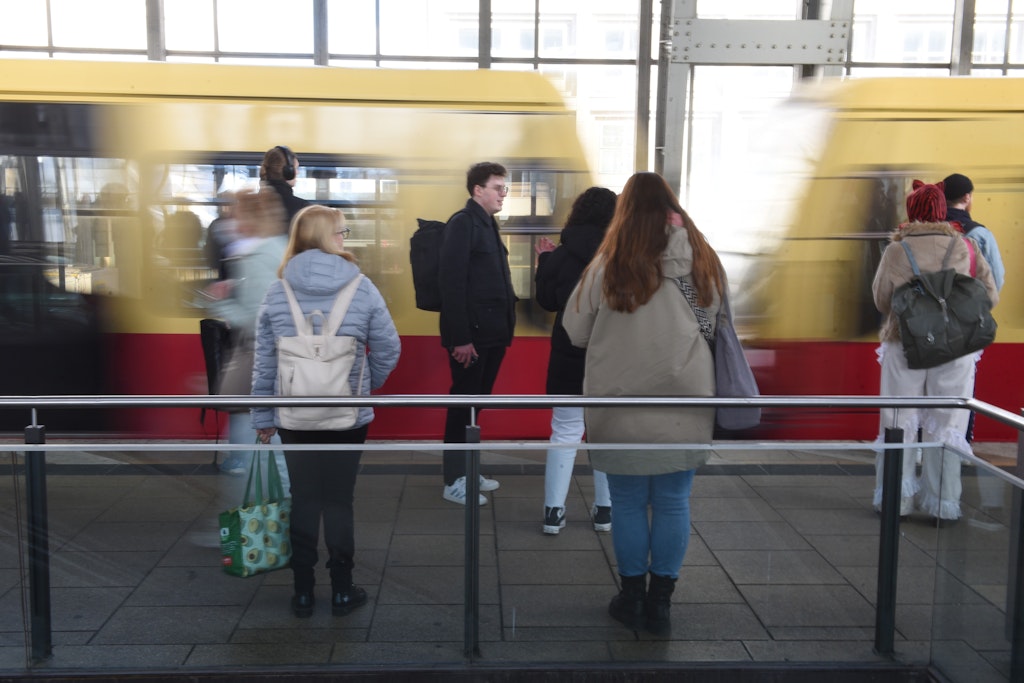 Obdachlose müssen weichen: DB beseitigt Angsträume im Bahnhof Alexanderplatz