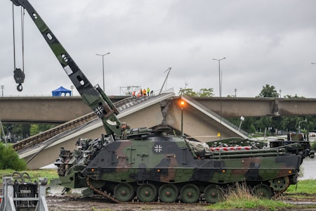 Experte zu Merz-Milliarden: „Panzer? Über welche Brücken sollen die fahren?“