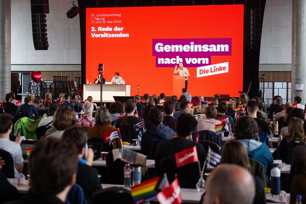 Mitglied zeigt Hitlergruß auf Parteitag der Berliner Linken