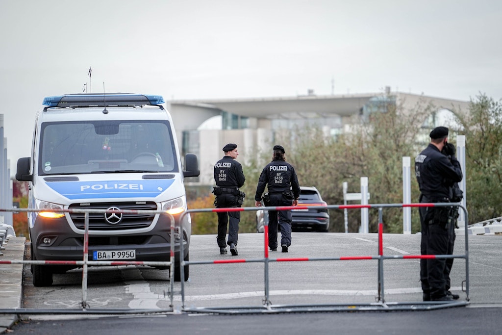 Polizei baut Absperrungen nach Selenskyi-Besuch wieder komplett ab