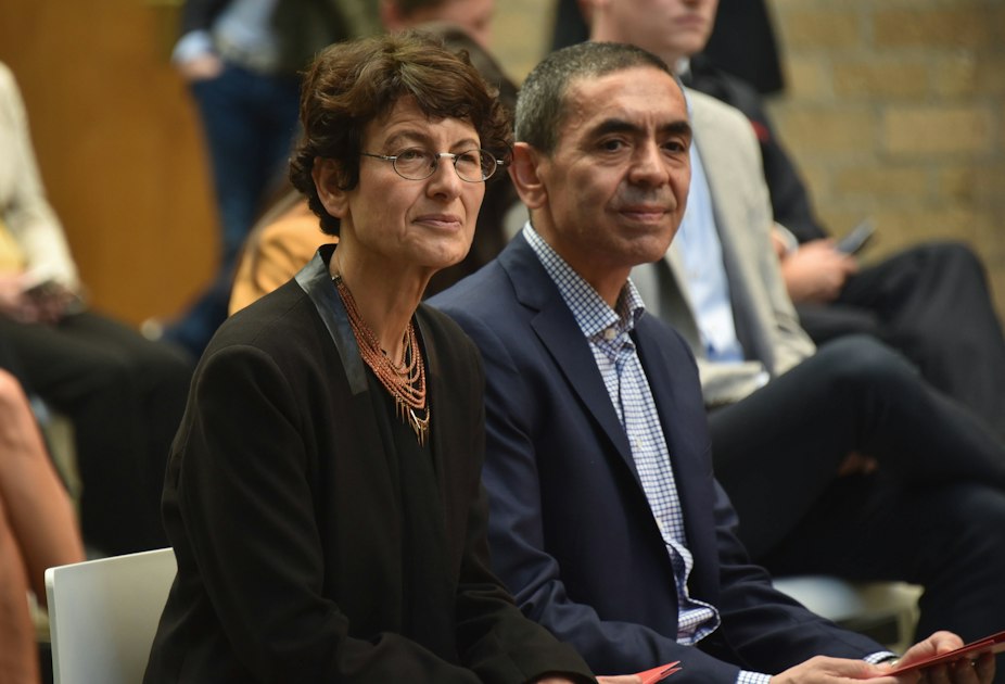 BioNTech founders receive national prize - | despite safety concerns about ...
