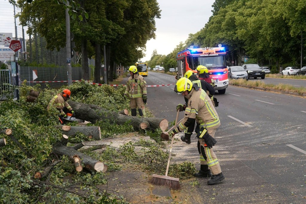 Unwetter: Berliner Innensenatorin will mögliche Wetterdienst-Fehleinschätzung prüfen